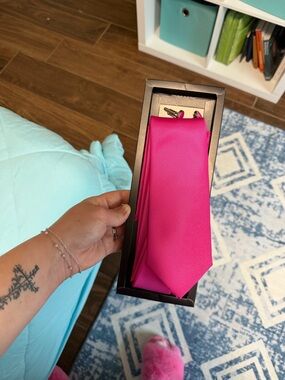 Hot Pink Men's Tie and Cufflink Set